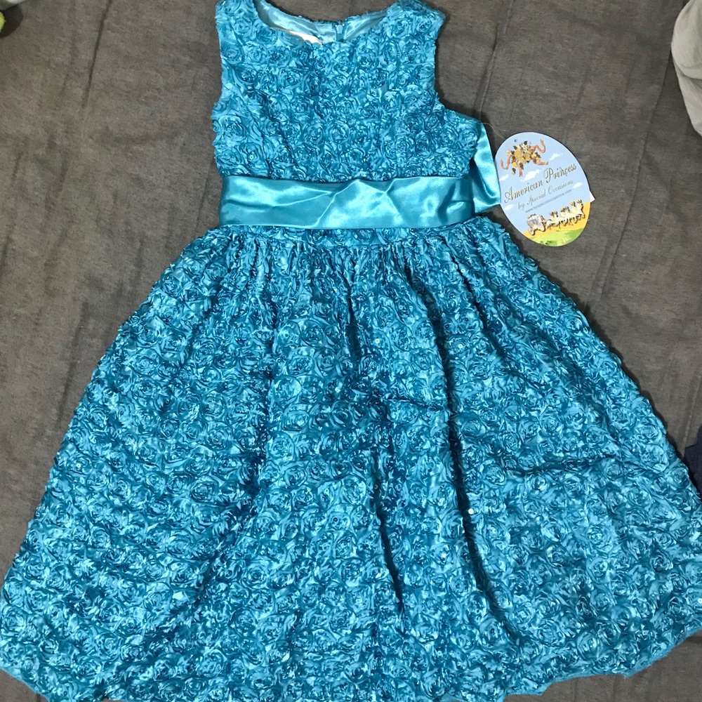 NWT! Gorgeous party dress! Size 7. Make an OFFER!